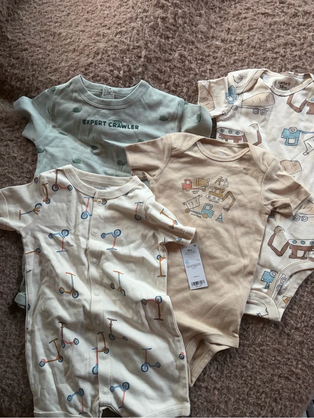 Lot 4 NWT Baby Boy 18 Months Bodysuits Short Sleeve Carters Neutral